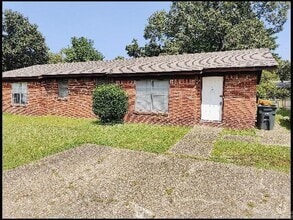 Building Photo - 8610 Indianhead Dr