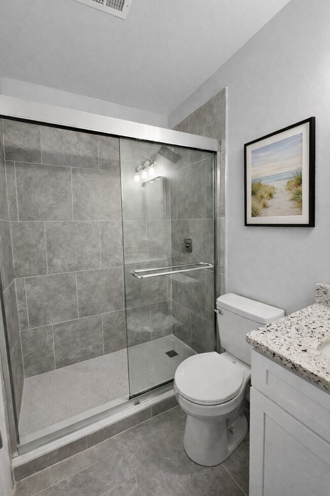 Building Photo - Stunning Remodeled 3BR Duplex in Oviedo with Modern Upgrades