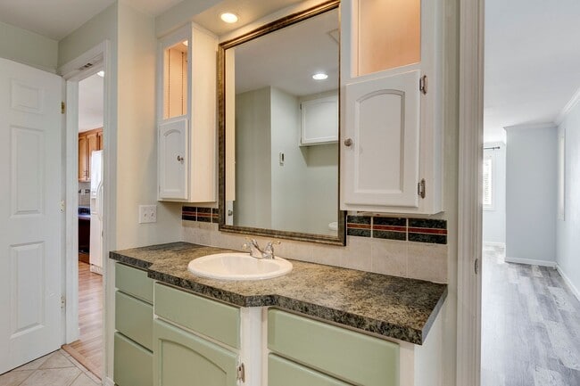 Building Photo - Spacious 2-Story Split-Level Home with Wat...