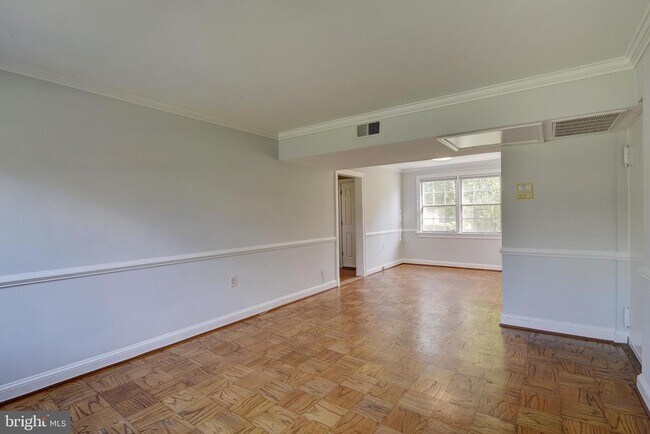 Building Photo - 6622 Boulevard View