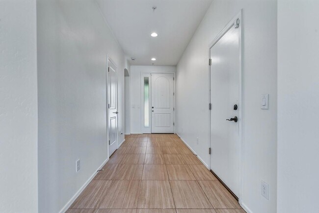 Building Photo - 9233 W Dreyfus Dr