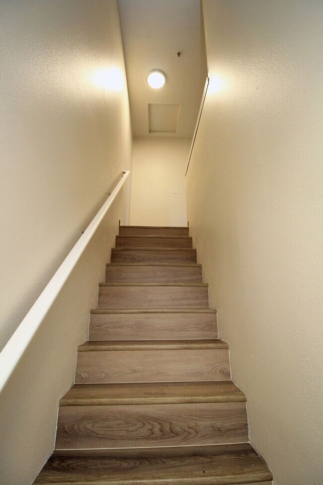 Building Photo - 17-23 SE 127th Ave