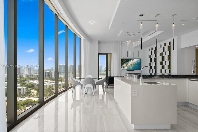 Building Photo - 17901 Collins Ave
