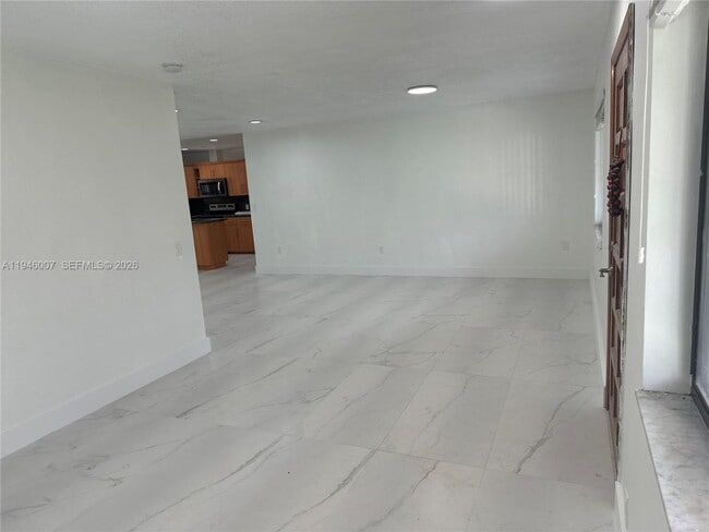 Building Photo - 326 E 34th St