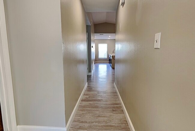 Building Photo - 2709 Mnr Hl Dr