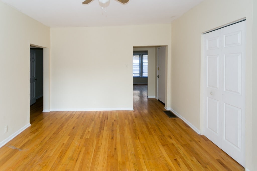 Building Photo - 629 W Barry Ave