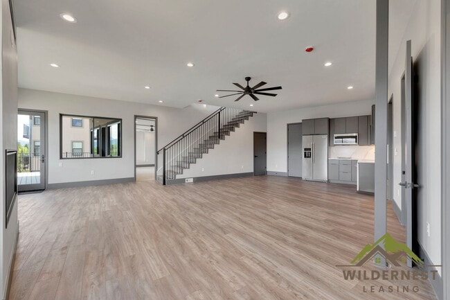Building Photo - 348 Lake View Dr