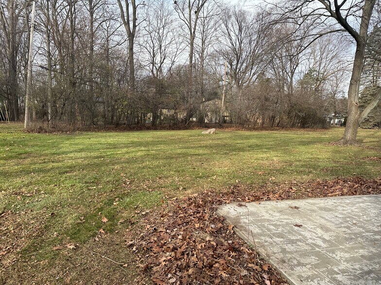 Building Photo - 3711 Ruthland Dr