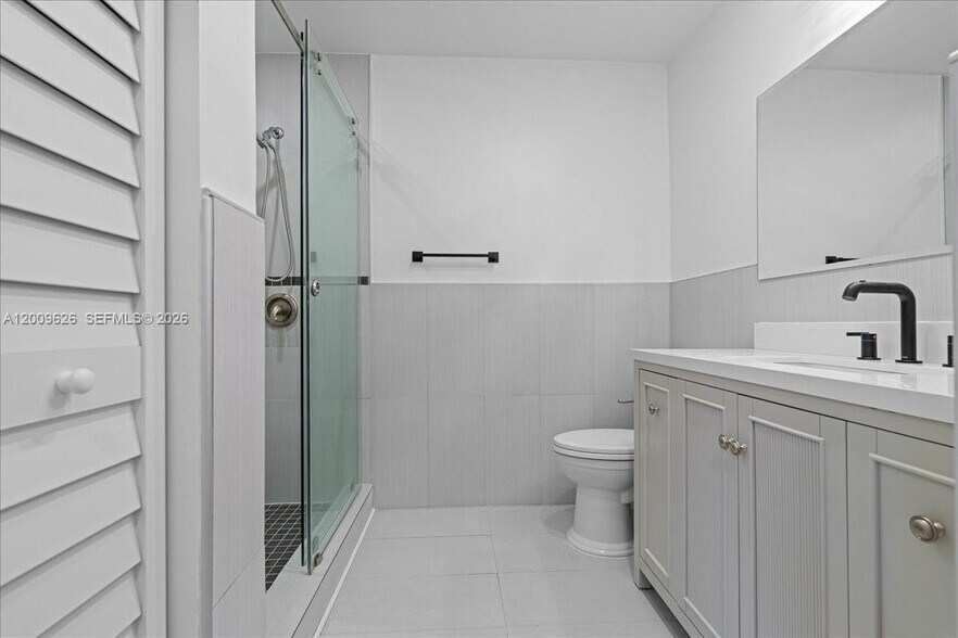 Building Photo - 3737 Alcantara Ave