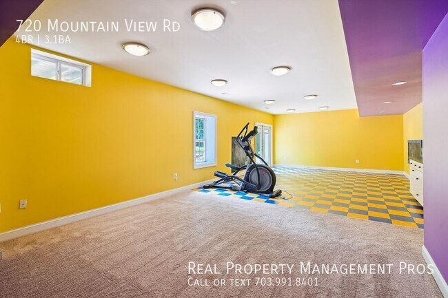 Building Photo - 720 Mountain View Rd