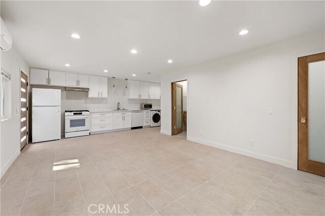 Building Photo - 15406 Lull St
