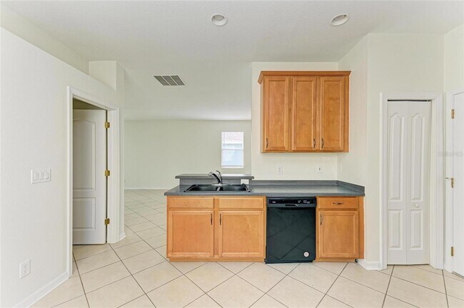 Building Photo - 15121 Searobbin Dr