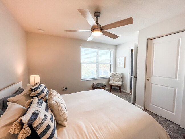 Building Photo - 3937 SE Mentmore Ln