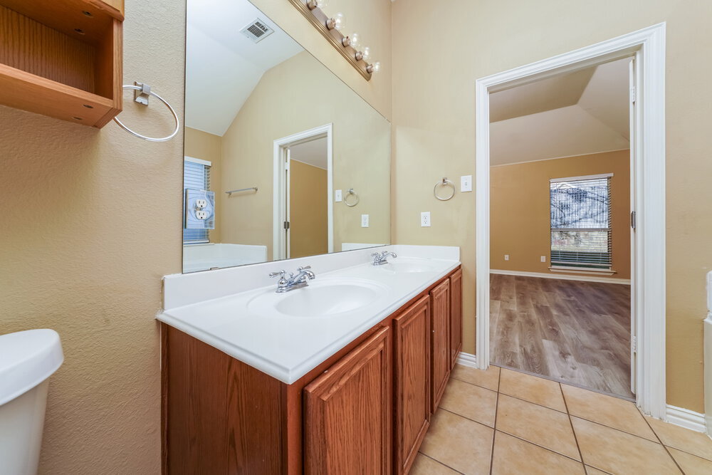 Building Photo - 5404 Centeridge Ln
