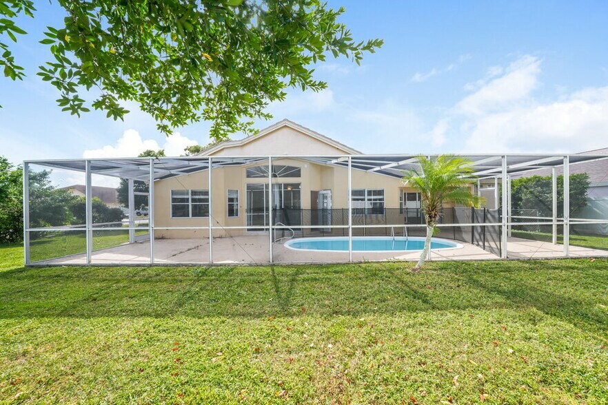 Building Photo - 9233 Buena Mesa Dr