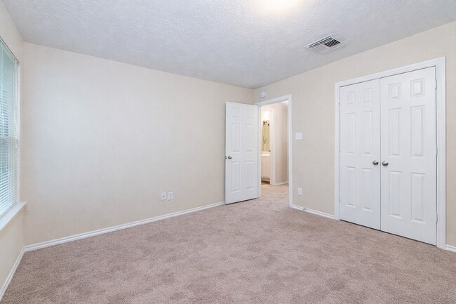 Building Photo - 207 N Burberry Park Cir