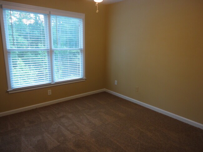 Building Photo - 697 Mountain Oaks Parkway