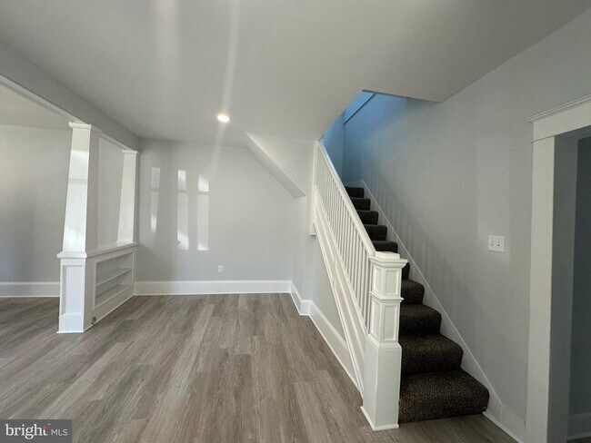 Building Photo - 603-607 Main St