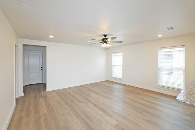 Building Photo - 2901 Ranch House Rd