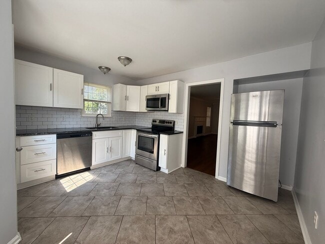 Building Photo - 733 Vanguard Pl