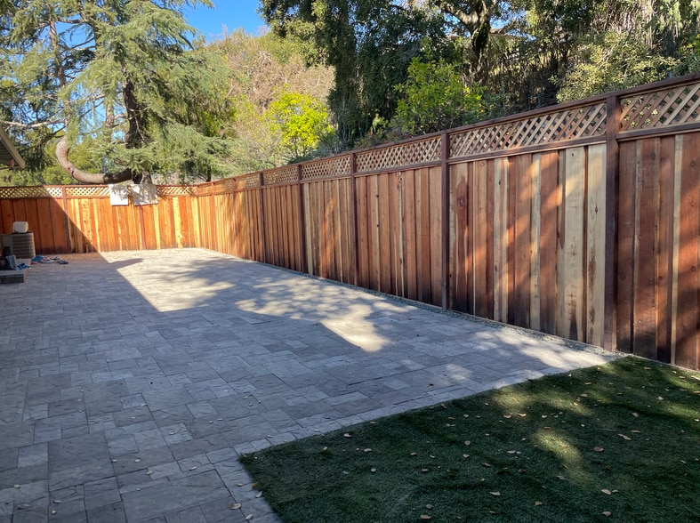 Large backyard - 11040 Eastbrook Ave