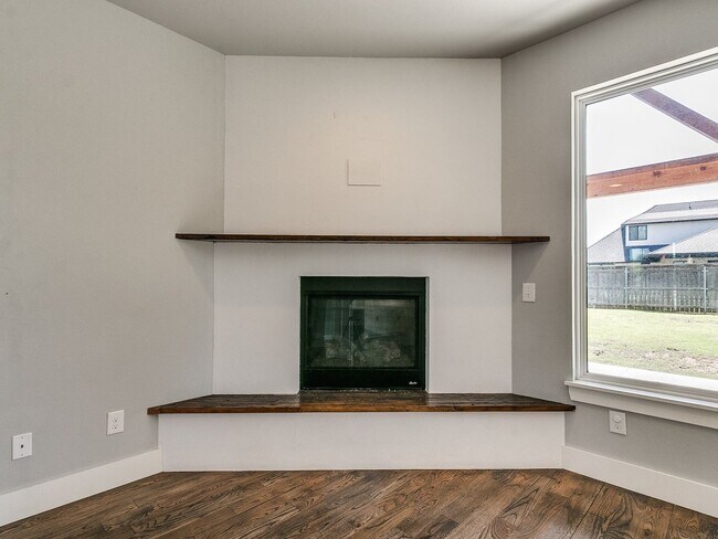 Building Photo - 5 Bedrooms + 3 Baths + Piedmont Schools