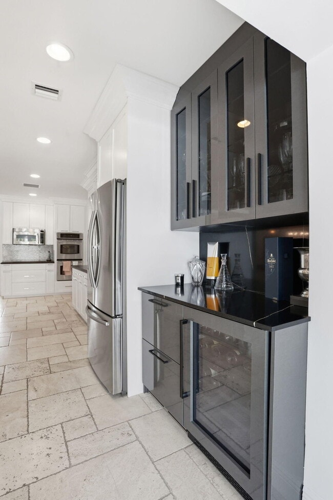 Building Photo - 309 NE 8th Ave