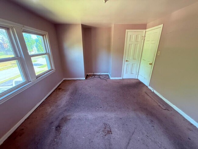 Building Photo - 995 Helmsdale Rd