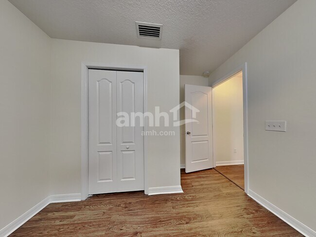 Building Photo - 8431 Deer Chase Dr