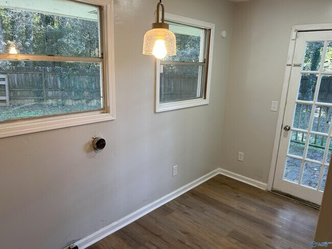Building Photo - 3815 Ridgecrest Cir SW