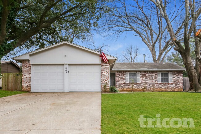 Building Photo - 1803 Westcrest Dr
