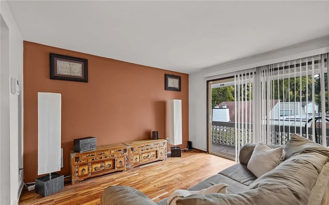 Building Photo - ***Rent Special!! - $500 off First Month's Rent***-Oakbrook Country Club Condominium (2bedroom)! ...