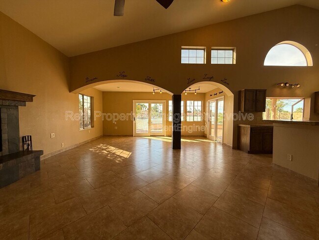 Building Photo - 11003 W Laurelwood Ln