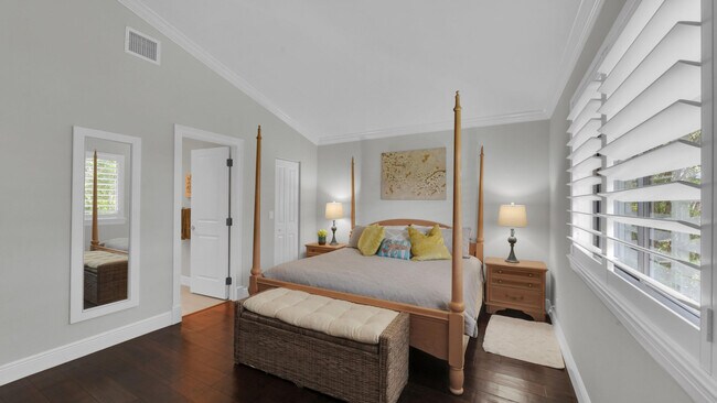 Building Photo - 515 Club Dr