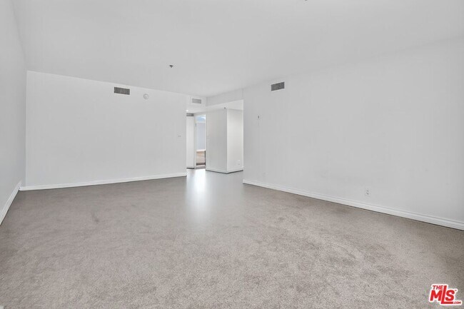 Building Photo - 10660 Wilshire Blvd