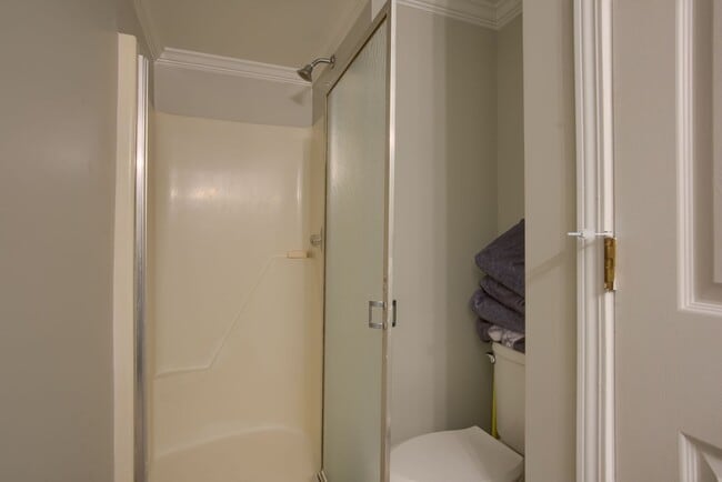 Building Photo - FURNISHED OFF-SEASON MONTHLY RENTAL-STARTI...