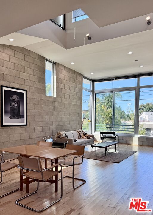 Primary Photo - 717 Highland Ave