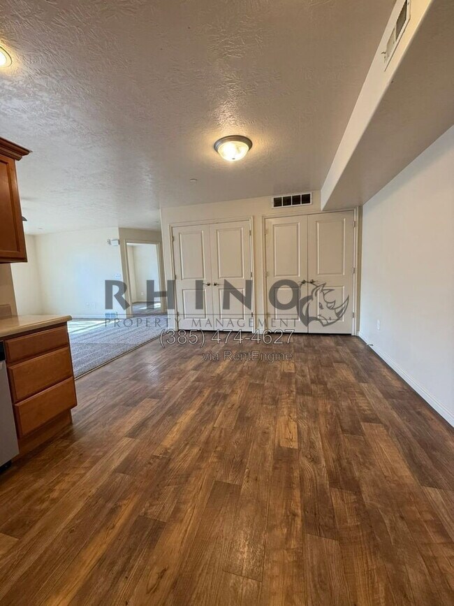 Building Photo - 6941 Village River Ln