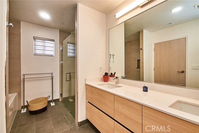 Building Photo - 820 S Wilton Pl