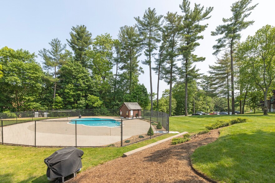 Building Photo - 205 Great Rd