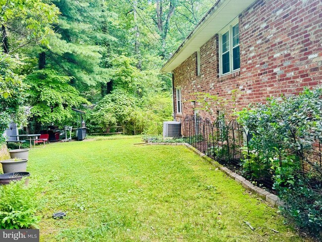 Building Photo - 3500 Barkley Dr