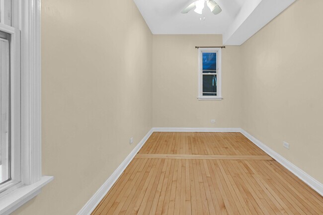 Building Photo - 3056 N Drake Ave