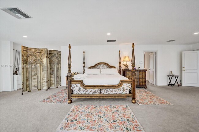 Building Photo - 2889 NE 35th St