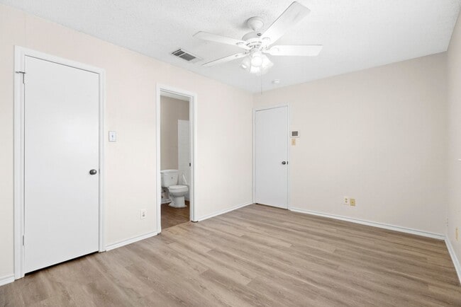 Building Photo - 9711 Arcade Ridge