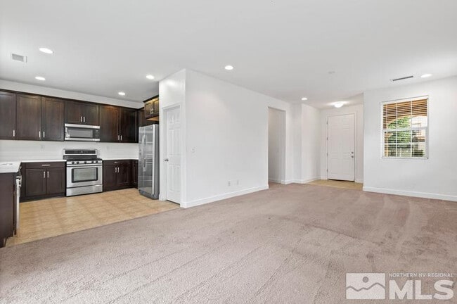 Building Photo - 365 Pesaro Way
