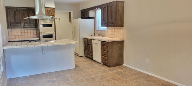 Building Photo - LARGE HOME IN NORTHEAST CLOVIS