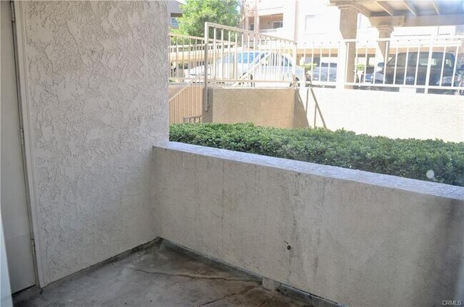 Building Photo - 2400 Del Mar Way