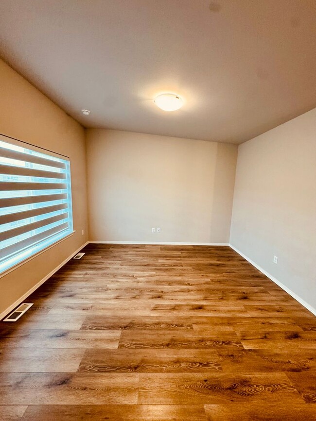 Building Photo - Beautifully designed condo!
