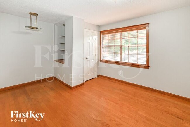 Building Photo - 4003 Chapel Square Dr