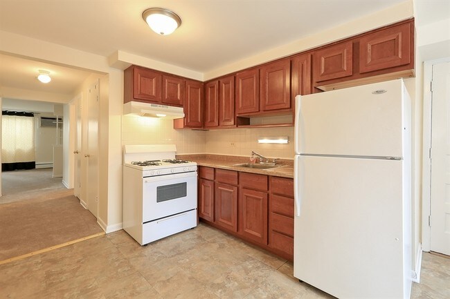 Interior Photo - 8813 Dee Rd